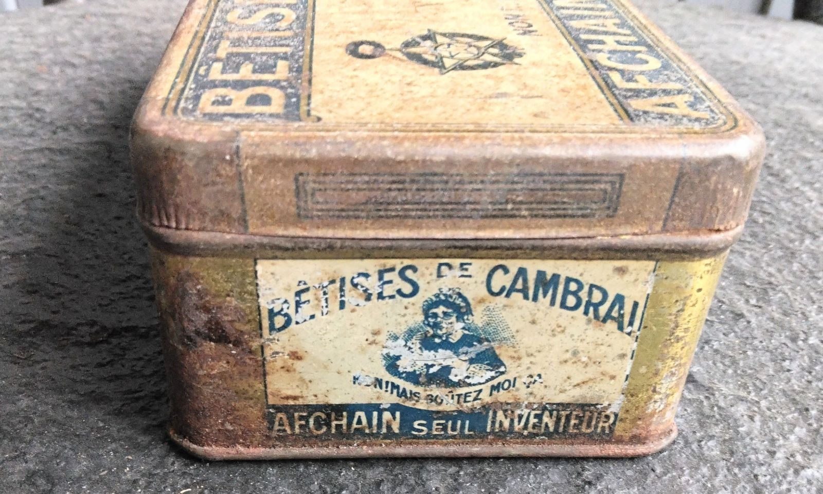 ブリキ缶 小物入 BETISES DE CAMBRAI AFCHAIN フランスアンティーク