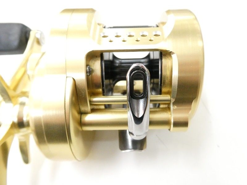 シマノ 18カルカッタコンクエスト 300 02