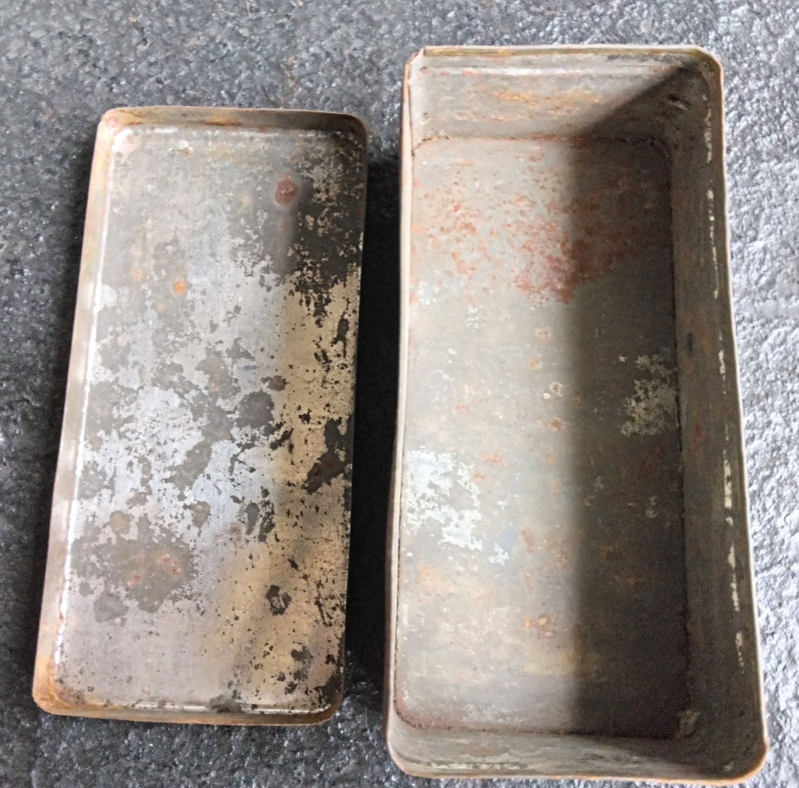 ブリキ缶 小物入 BETISES DE CAMBRAI AFCHAIN フランスアンティーク