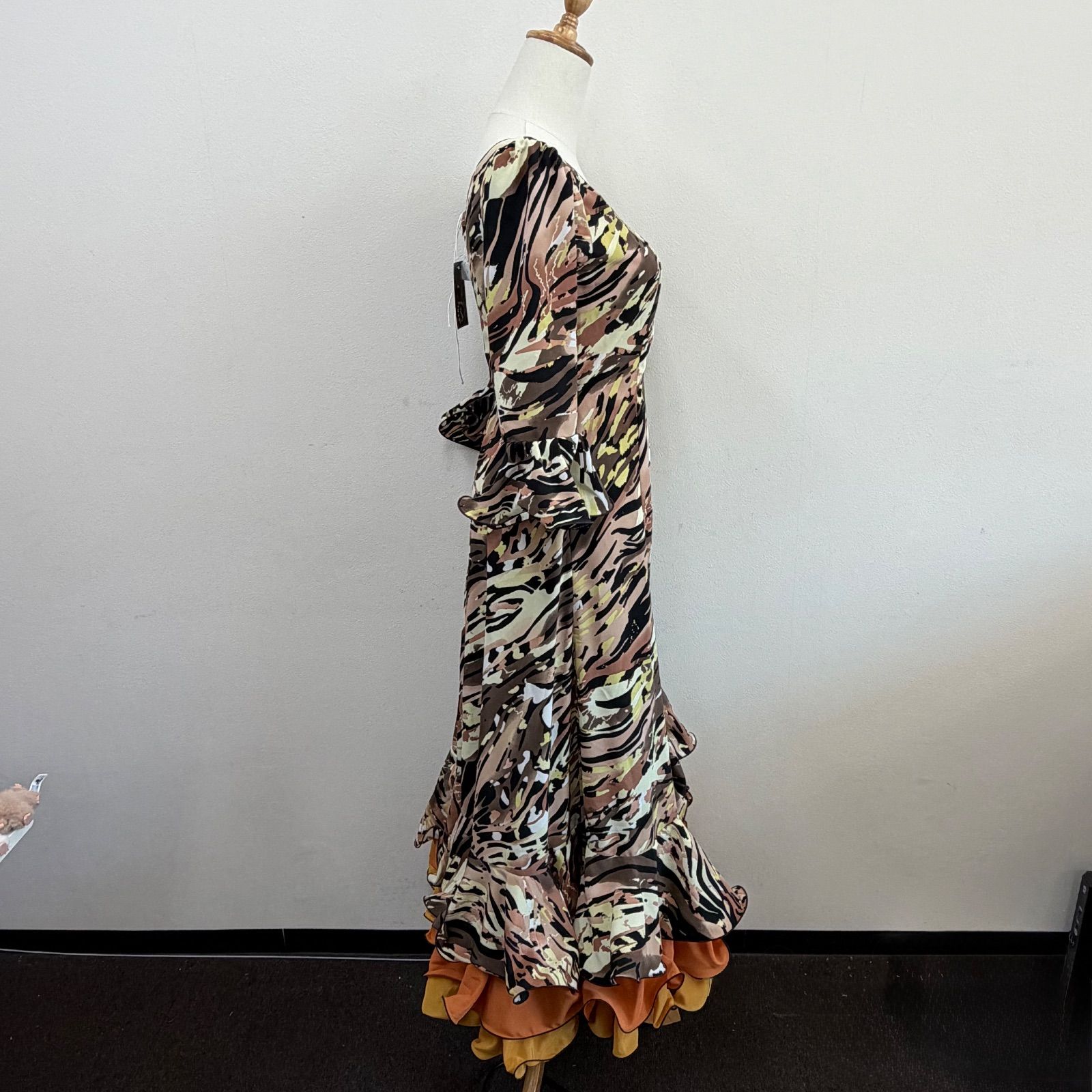 HERMOSA フラメンコ衣装 ドレス フリル ブラウン マスタード オレンジ ビッグウエーブ柄物 エルモサ イベリア