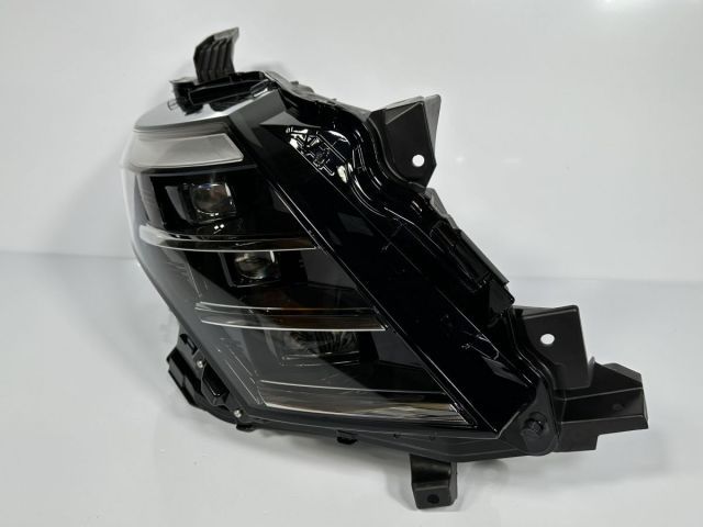 日産セレナ GFC28 右ヘッドライト美品 極美品/低走行 セレナ C28 FC28 GC28 GFC28 純正 三眼LED 右ヘッド