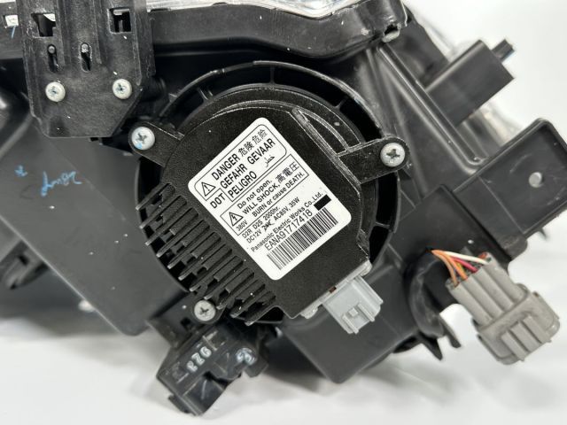 極美品 エルグランド PE52 TE52 前期 純正 左ヘッドライト Assy HID