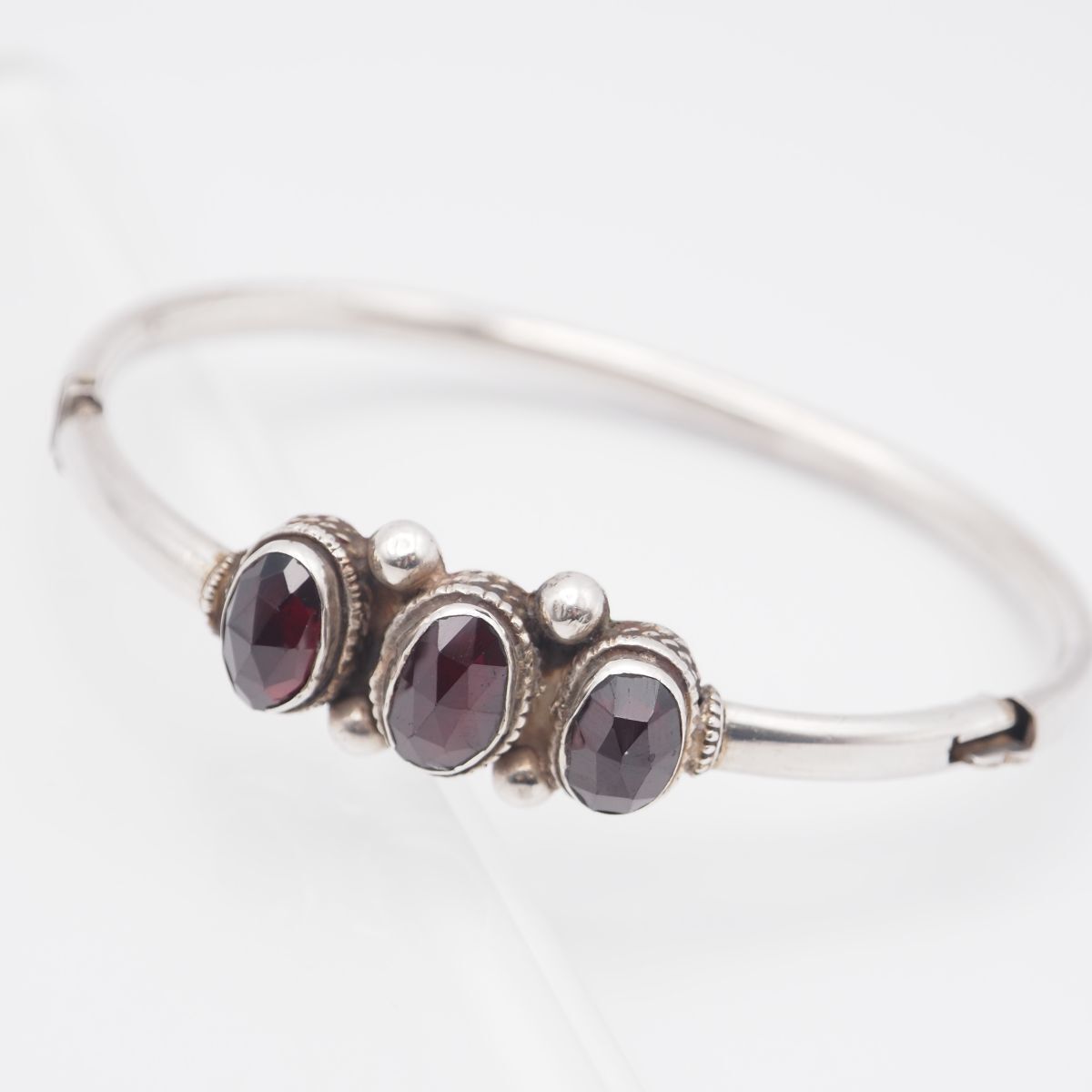 L 496 ガーネット バングル デザイン シルバー 腕輪 ヴィンテージ 誕生石