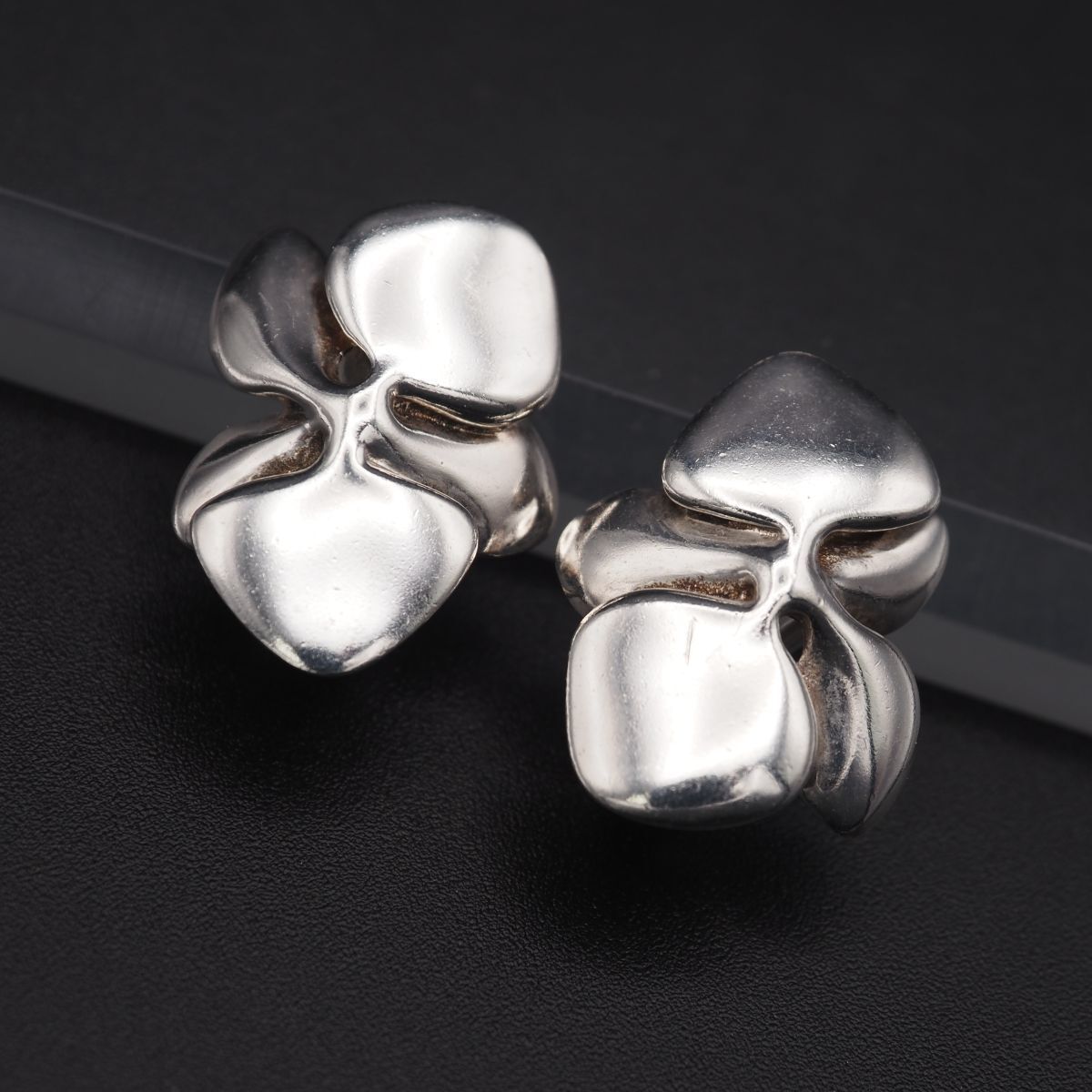 L 309 アンジェラ カミングス ANGELA CUMMINGS STERLING刻印 イヤリング デザイン シルバー