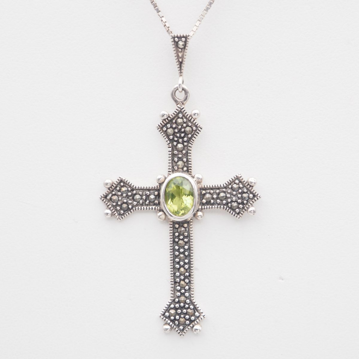 J 945 ペリドット マーカサイト 925刻印 ペンダント トップ クロス デザイン シルバー チャーム ヘッド 誕生石