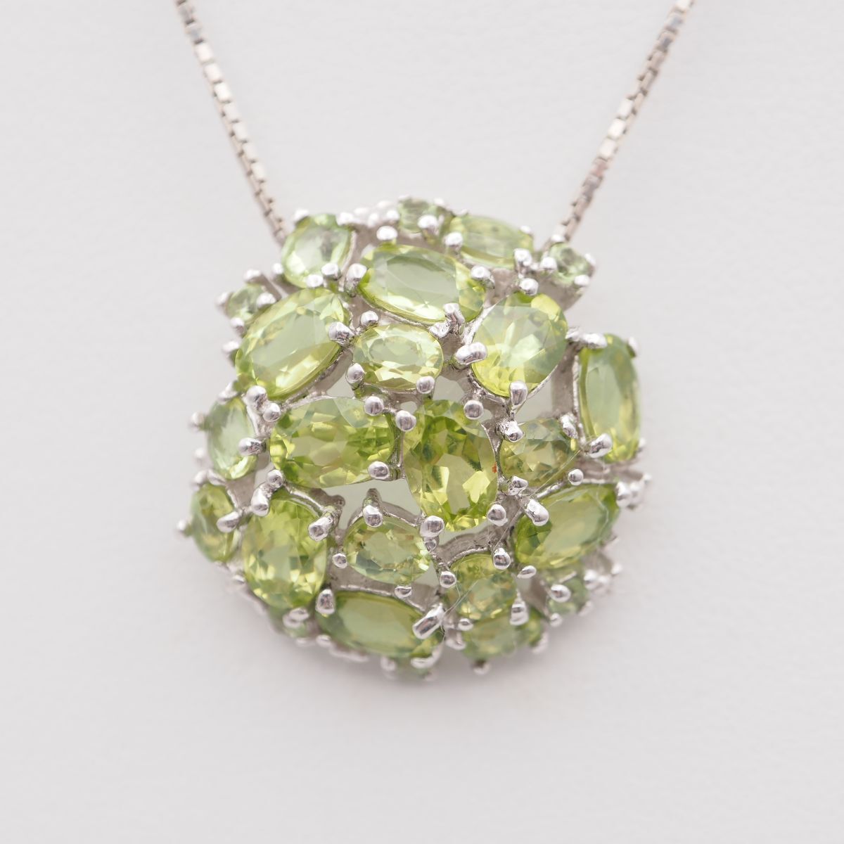 J 930 ペリドット 925刻印 ペンダント トップ デザイン シルバー チャーム ヘッド 誕生石