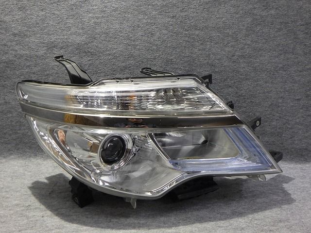 セレナ 後期 右ヘッドライト LED C26/NC26 100-23683 Y 日産 251217213