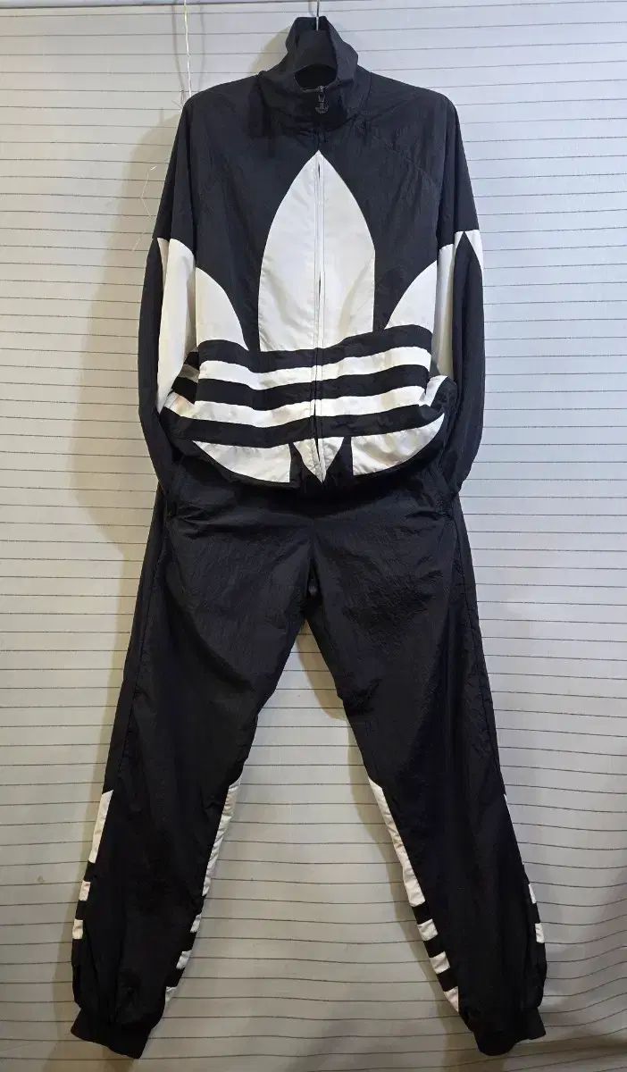 アディダス ブラック トレーニングウェア セット