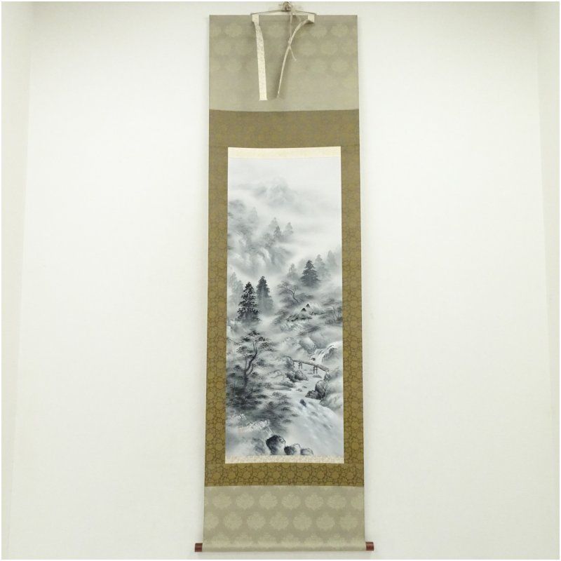 岩崎秋光筆 水墨山水 肉筆絹本掛軸（共箱） 掛け軸 床の間 書 おしゃれ
