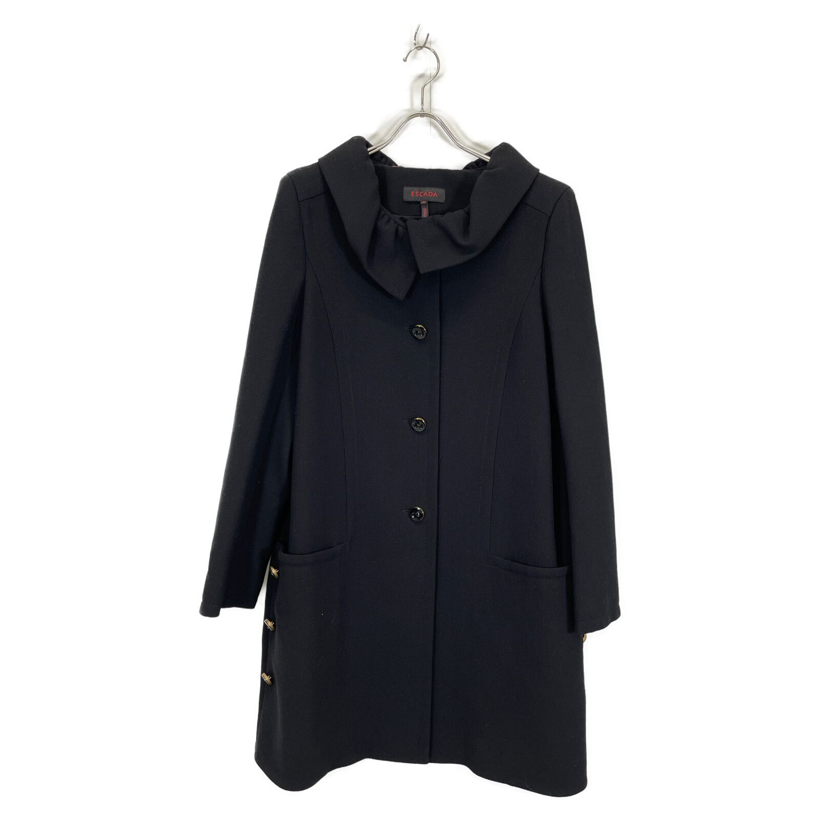ESCADA 　エスカーダ　ボタンデザイン　ウール　ジャケット　ブラック ESCADA エスカーダ ﾌﾞﾗｯｸ ｳｰﾙ ｻｲﾄﾞﾎﾞﾀﾝ 丸襟 ｺｰﾄ 40 - メルカリ