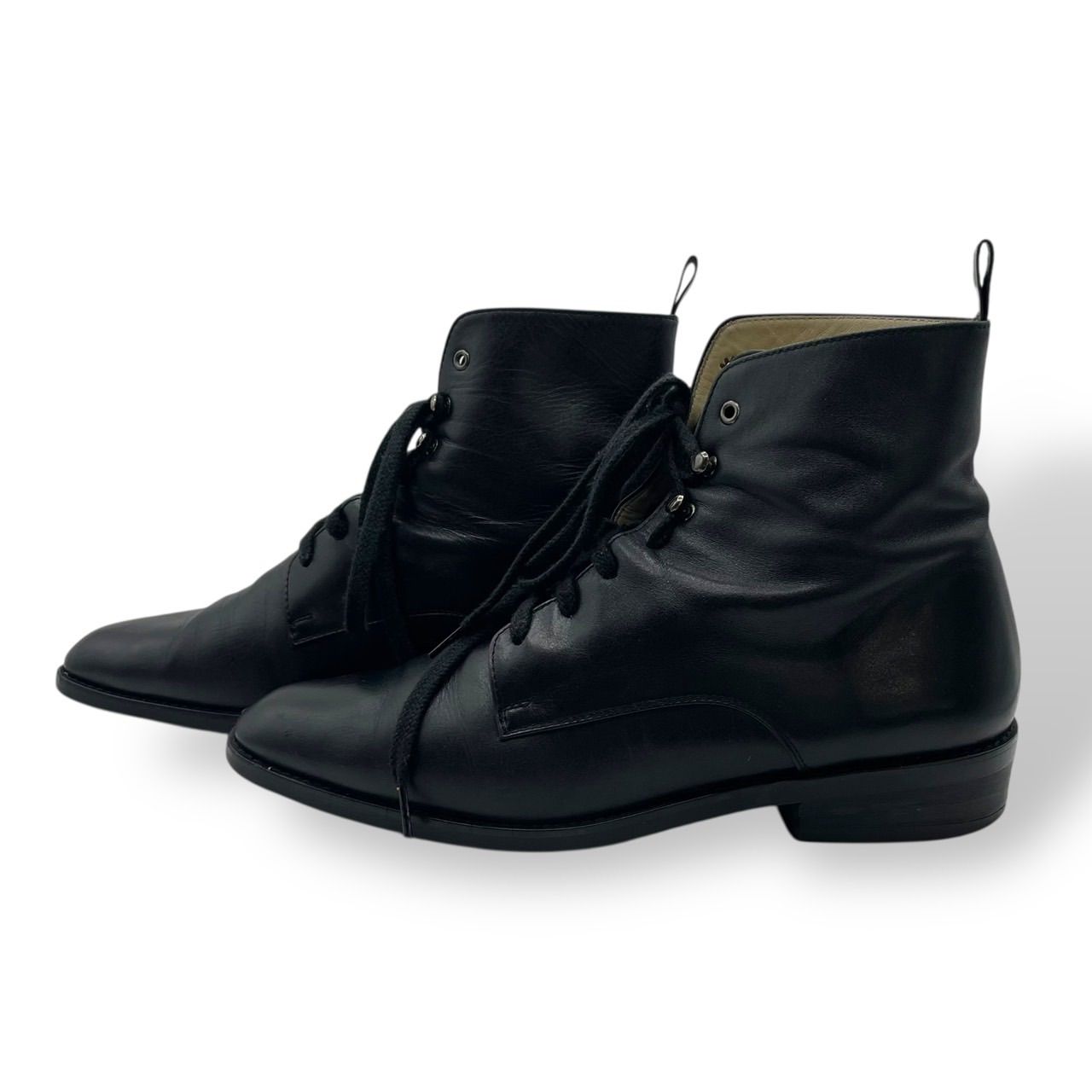 新品同様！マーガレットハウエルの黒いレザーショートブーツ ジッパー付き 新品同様！マーガレットハウエルの黒いレザーショートブーツ ジッパー