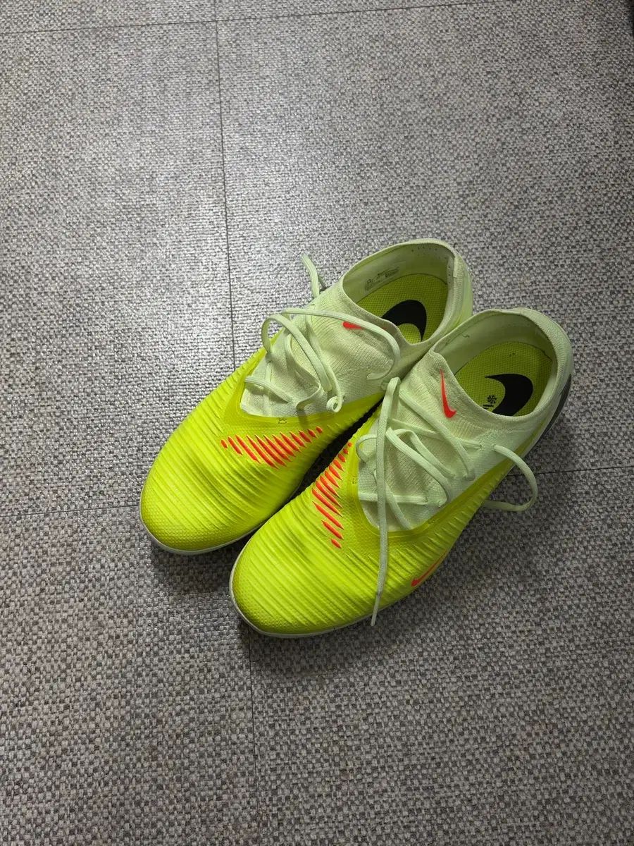 ナイキ FANTOM プロTF 275