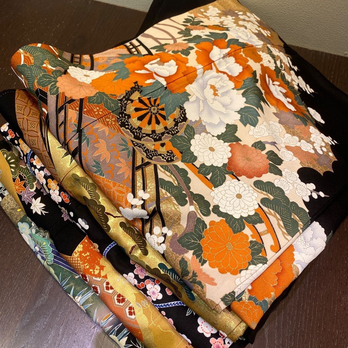 まとめ売り】正絹留袖5枚 リメイク素材 ハンドメイド向け - メルカリ