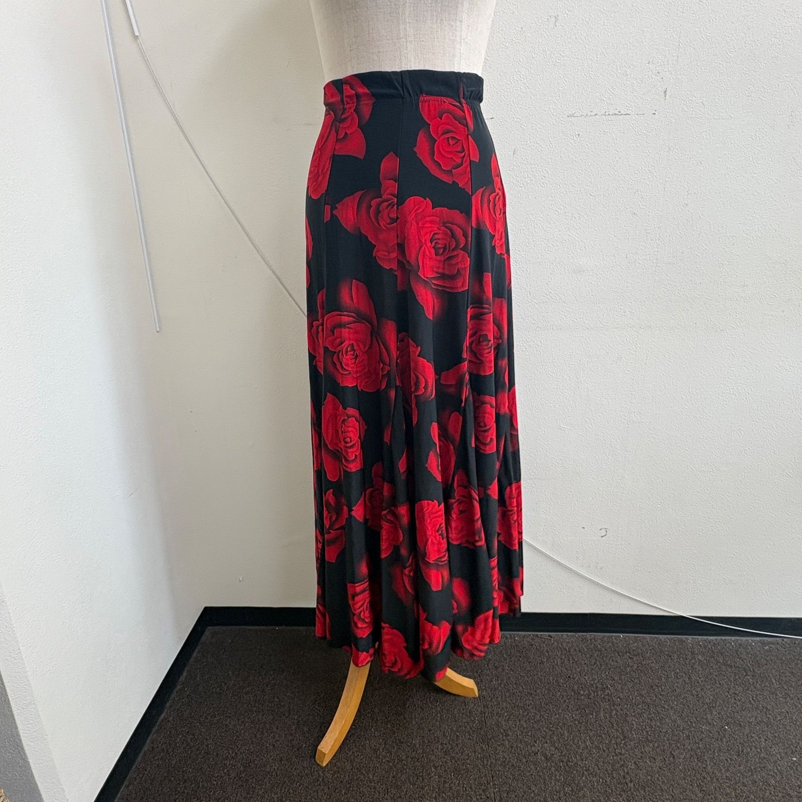 フラメンコ衣装 ファルダ ブラック レッド 花柄