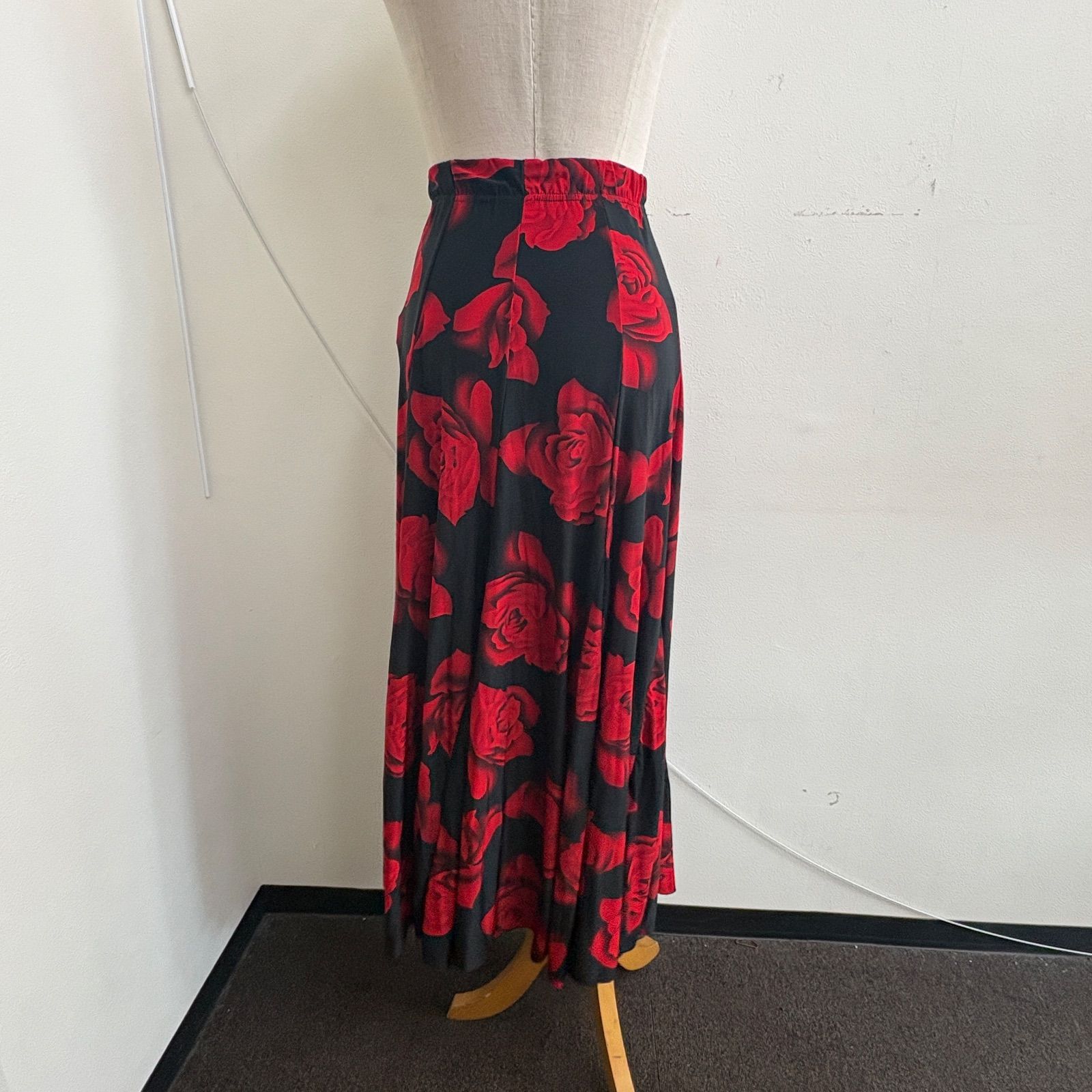 フラメンコ衣装 ファルダ ブラック レッド 花柄