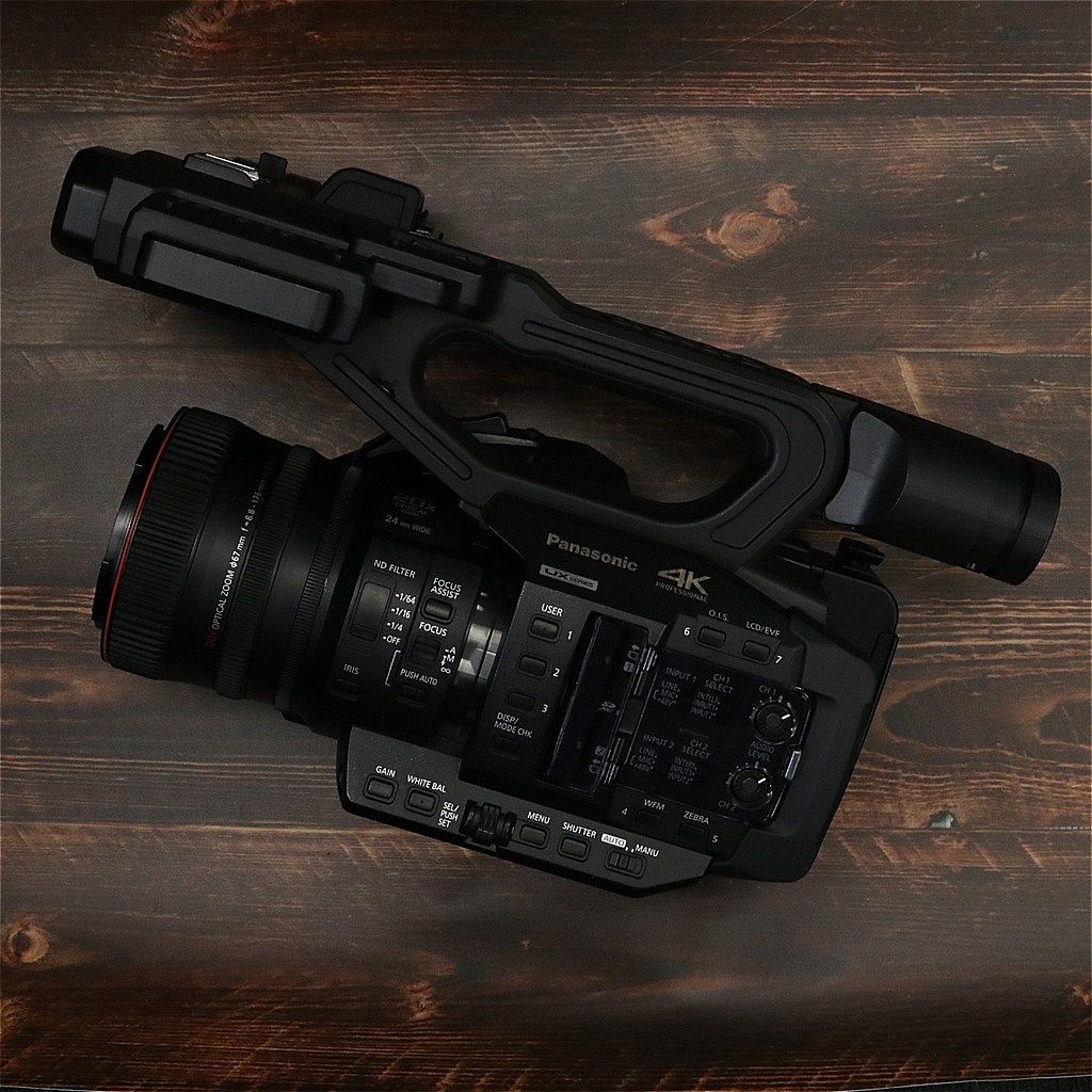 上品 Panasonic AG-UX 180 4 Kメモリーカード カメラレコーダー 6766