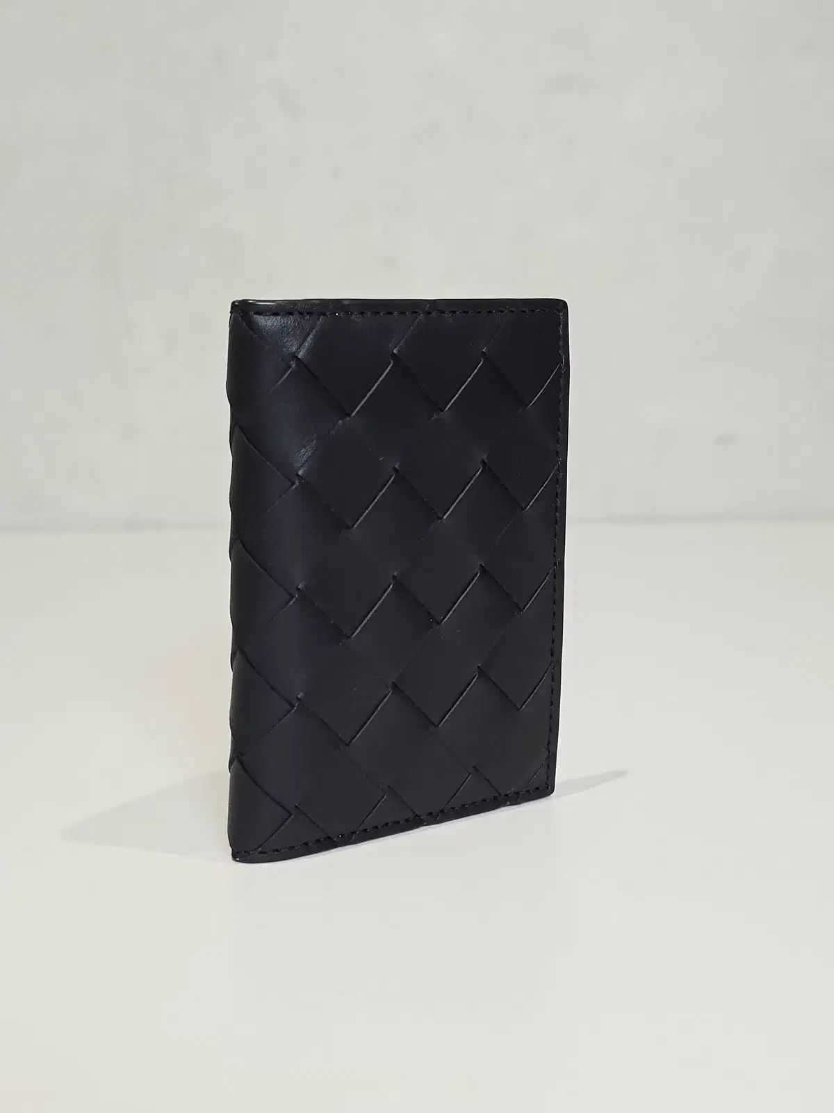 ラックスオール ボッテガ ヴェネタ イントレチャート 25年式 フラップ カードウォレット 749417