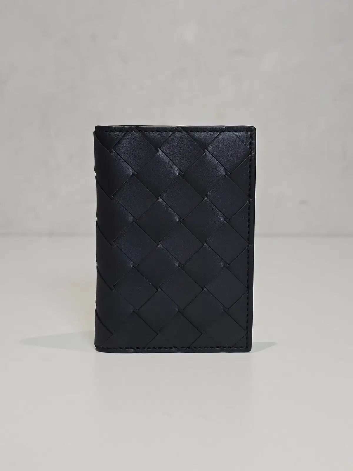 ラックスオール ボッテガ ヴェネタ イントレチャート 25年式 フラップ カードウォレット 749417