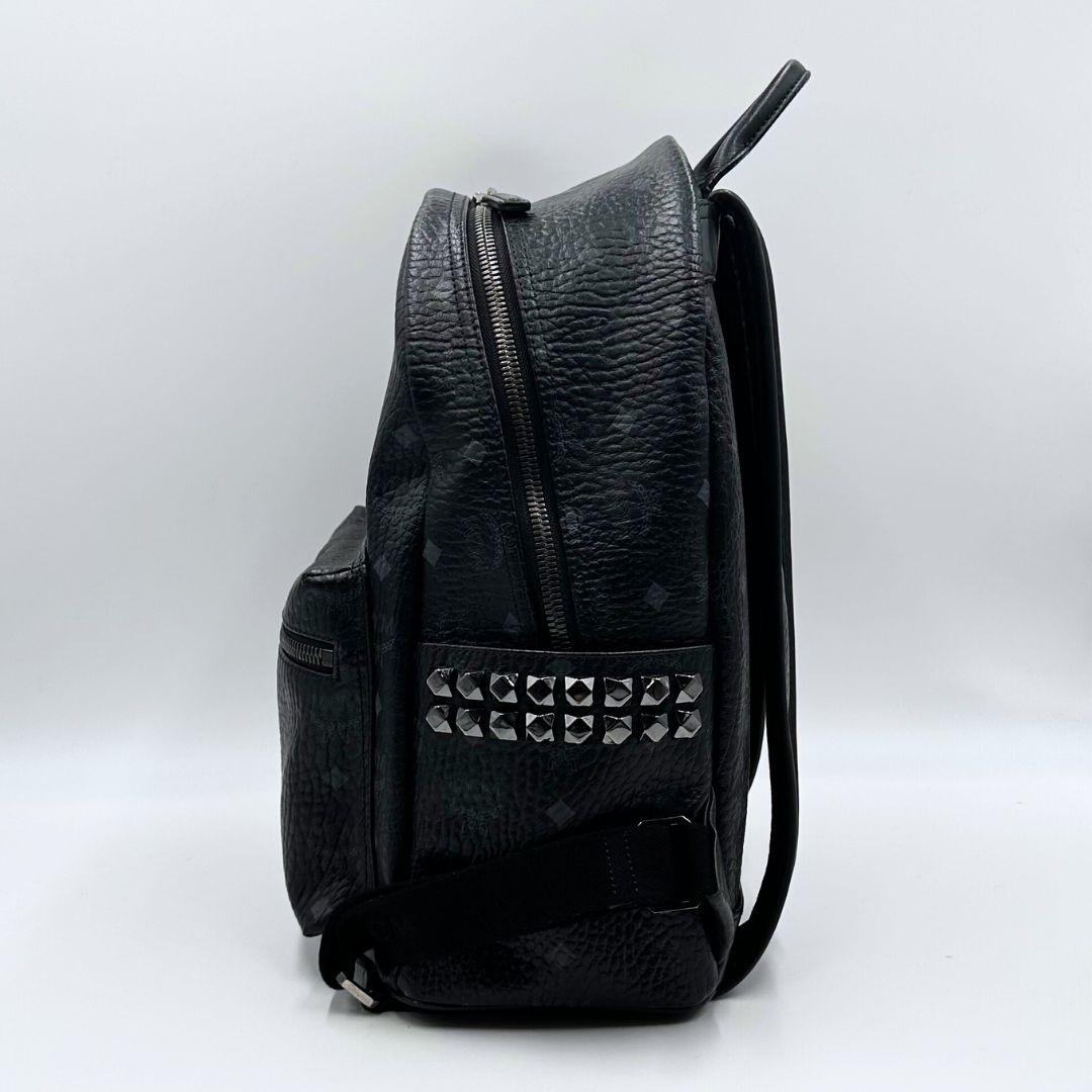 【美品】MCM リュック ヴィセトス スタッズ ロゴプレート 本革 ブラック 美品 MCM リュックサック Sサイズ ヴィセトス スタッズ レザー