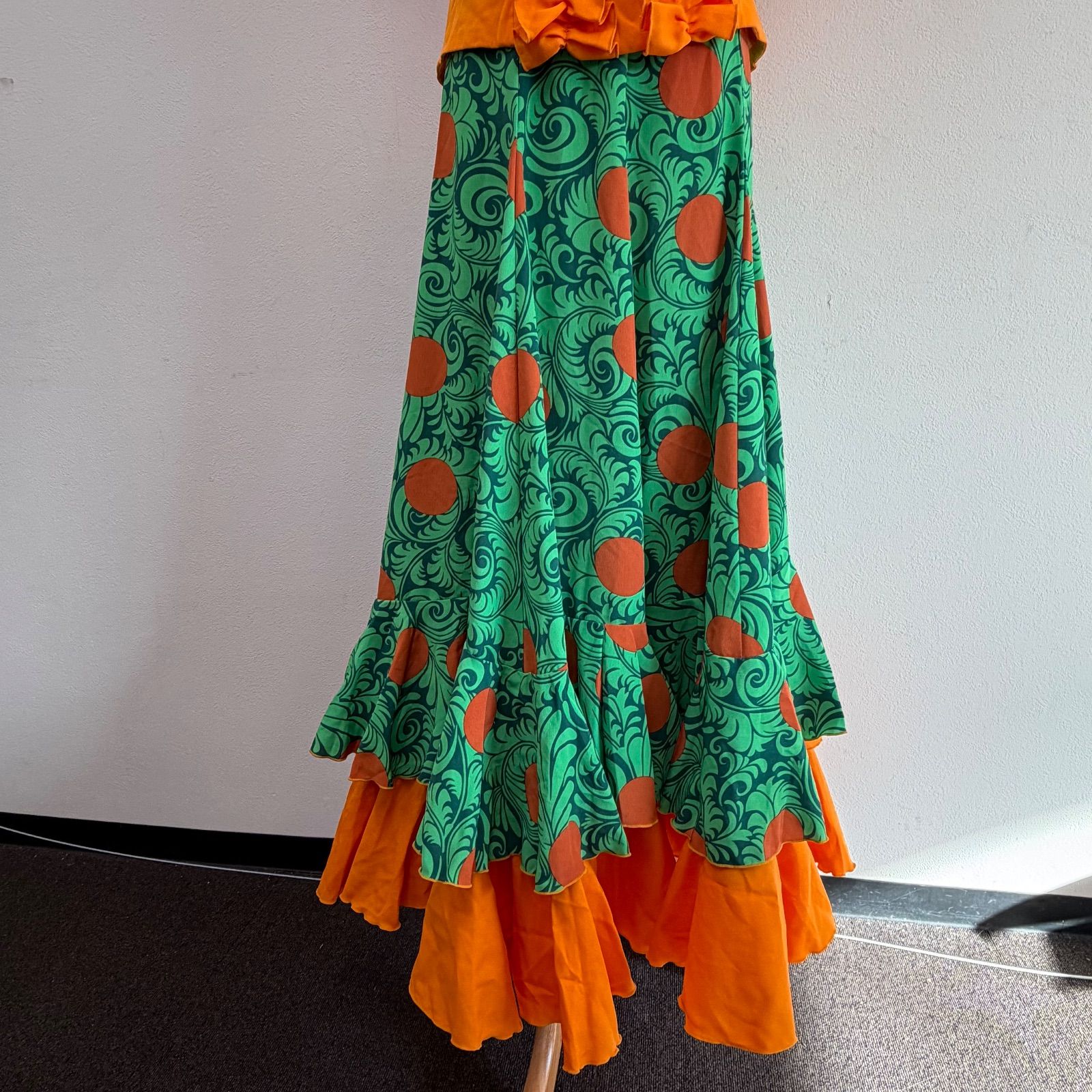 フラメンコ衣装 ツーピース フリル オレンジ グリーン 柄物 スカーフ