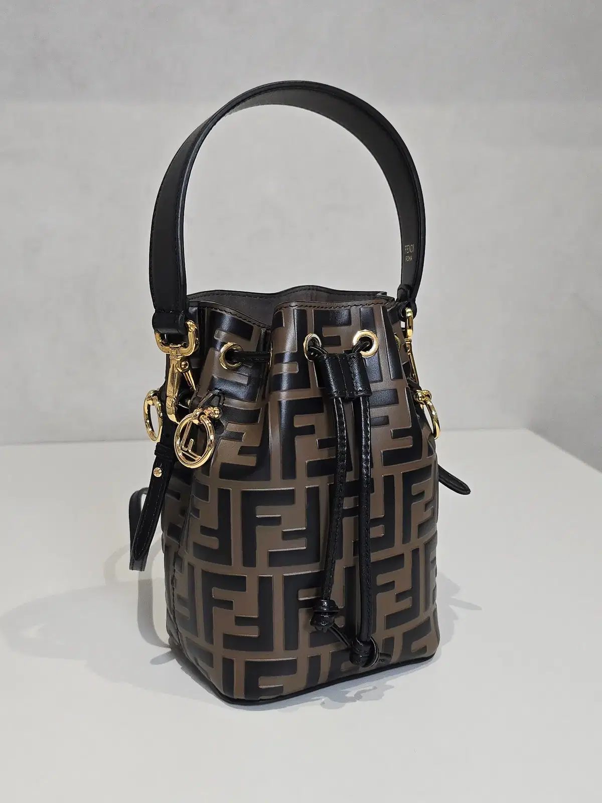 ラックスオール フェンディ モントレゾール ミニ バケットバッグ トート クロスバック 8 BS 010