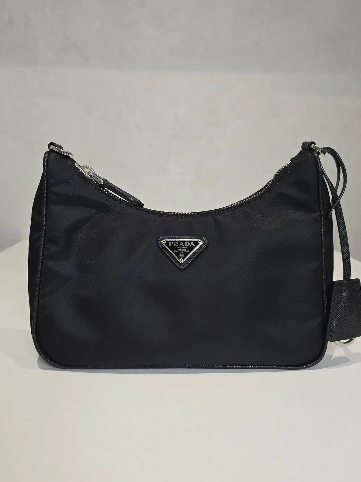 ラックスオール PRADA リーエディション 2005 ナイロン ホーボーバッグ クロスボディバッグ 1 BH 204