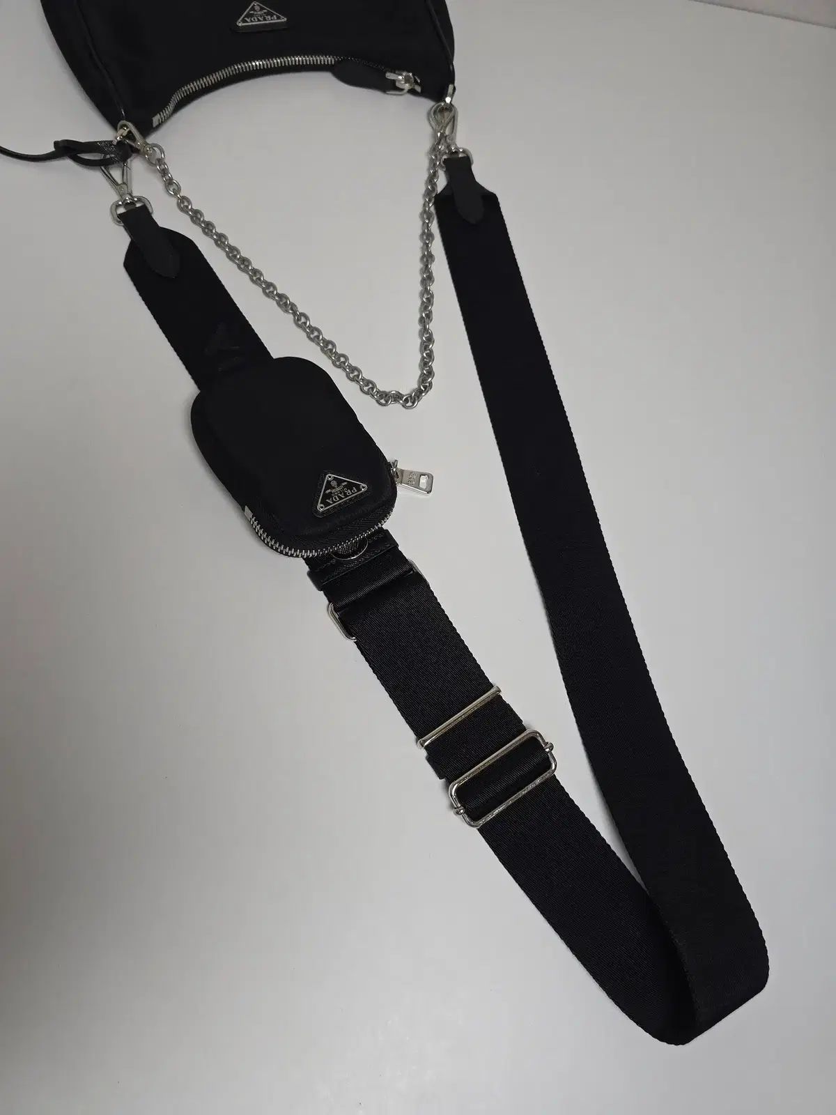  ラックスオール PRADA リーエディション 2005 ナイロン ホーボーバッグ クロスボディバッグ 1 BH 204 メッセンジャーバッグ ショルダーバッグ