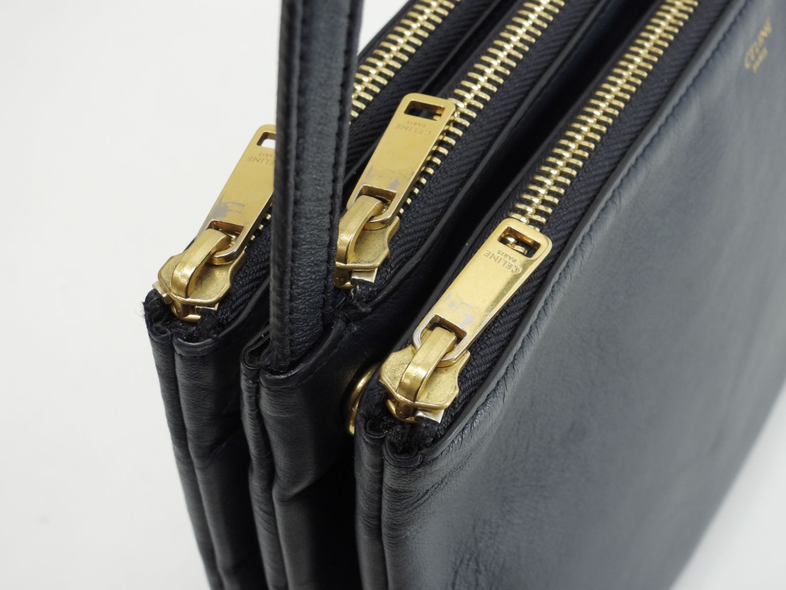 【美品】セリーヌ ショルダーバッグ トリオ ラージ 黒 ゴールド金具 レザー セリーヌ トリオラージ スムースレザー紺 ゴールド金具 ポシェット