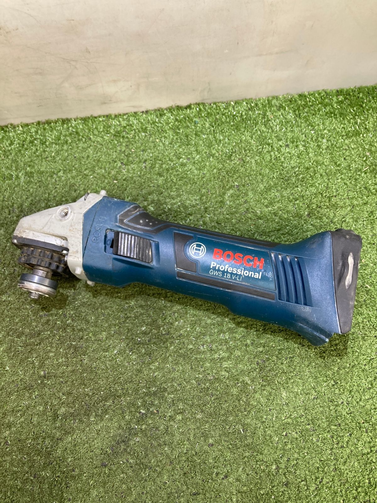 品 0921 BOSCH ボッシュ バッテリーディスクグラインダー GWS 18 V-L 1 本体 2.6 Ahバッテリー×1 充電器