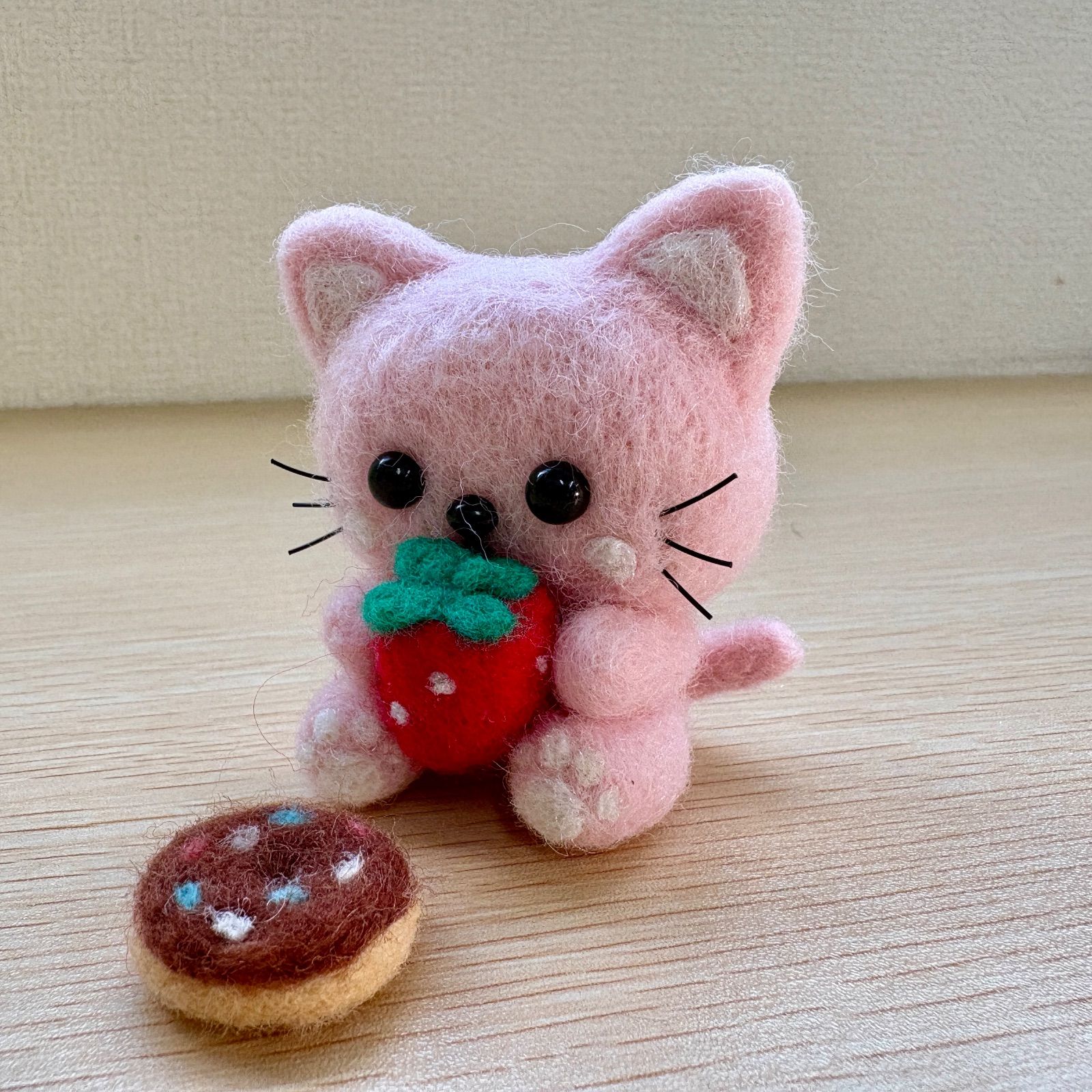 🌟羊毛フェルト ねこちゃん・おやつぎゅっポーズ／付け替えドーナツ