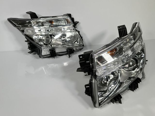 エルグランド PE52 / E52 / TE52 純正 HID ヘッドライト エルグランド 前期 PE52 / E52 / TE52 純正 HIDヘッドライト 左右