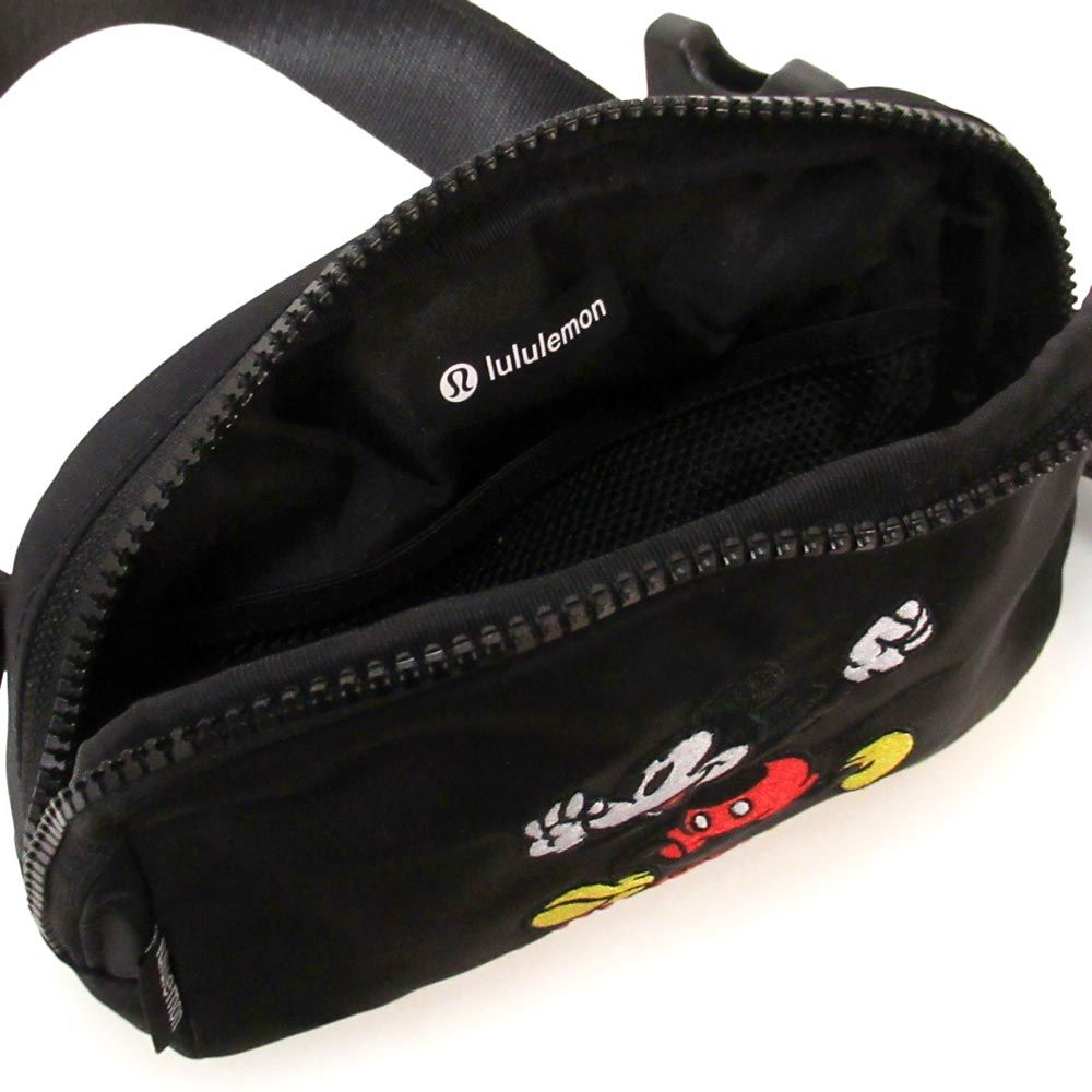  lululemon ルルレモン Disney ディズニー×ルルレモン Everywhere ベルトバッグ 1 L ミッキー インモーション グラフィック ボディバッグ ウエストポーチ LU 9 BQ 6 S BLK ボディバッグ ウエストポーチ バッグ