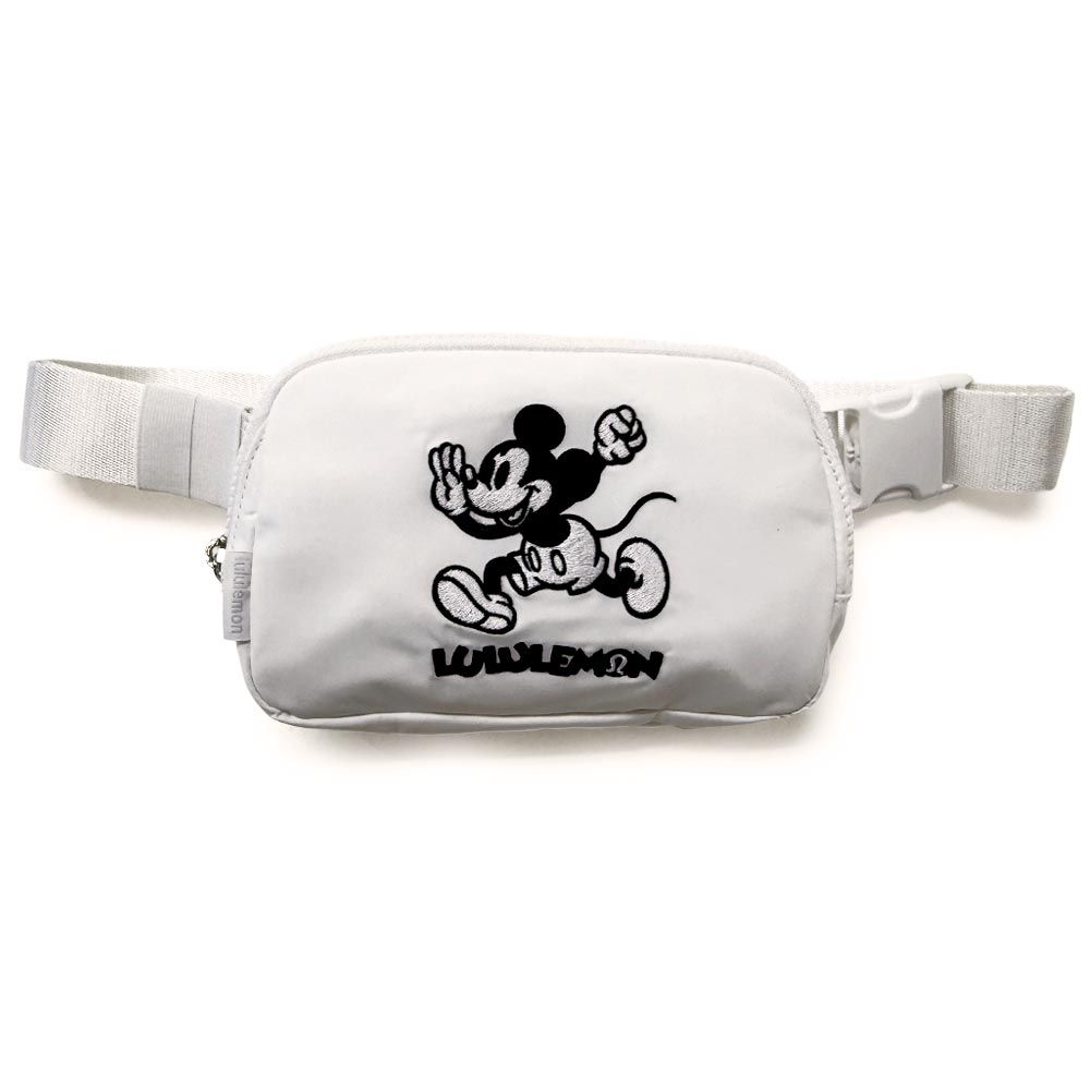 lululemon ルルレモン ディズニー x Everywhere ベルトバッグ 1 L ミッキー インモーション グラフィック ホワイト
