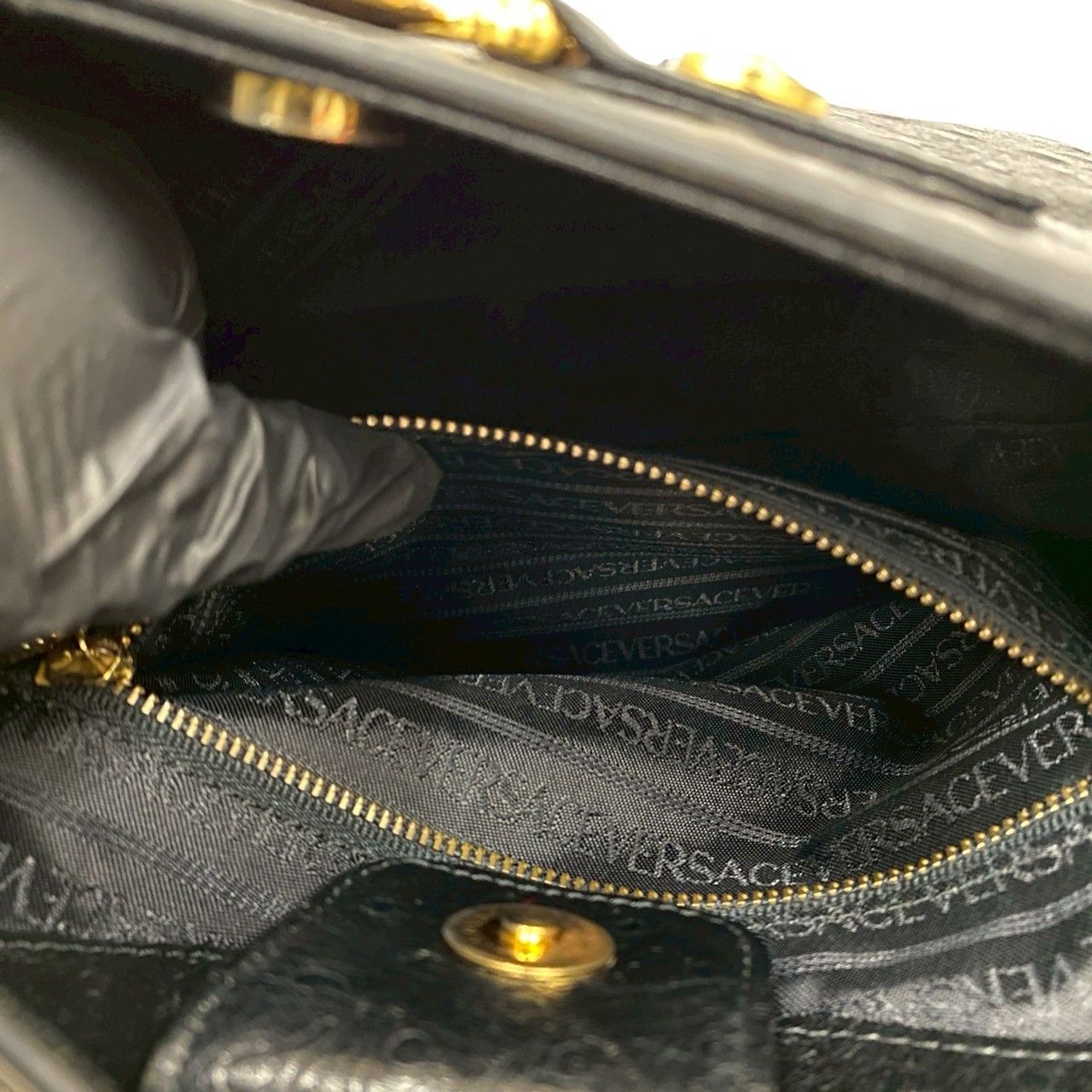 美品✨ヴェルサーチ ビジネスバッグ サンバースト ゴールド金具 黒 美品✨ヴェルサーチ ビジネスバッグ サンバースト ゴールド金具 黒 美