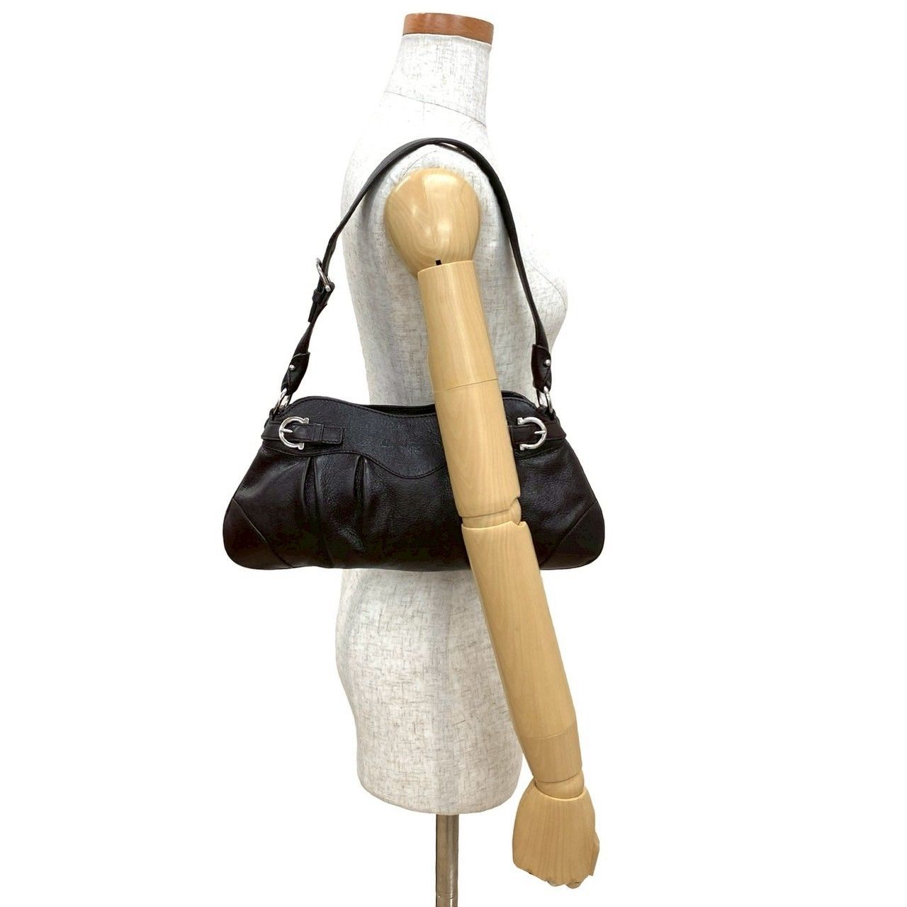 極 美品 Salvatore Ferragamo サルヴァトーレフェラガモ ガンチーニ