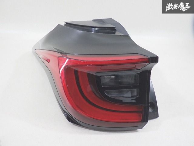 トヨタ 純正 MXPA10 MXPA15 KSP210 ヤリス LED テール テールランプ