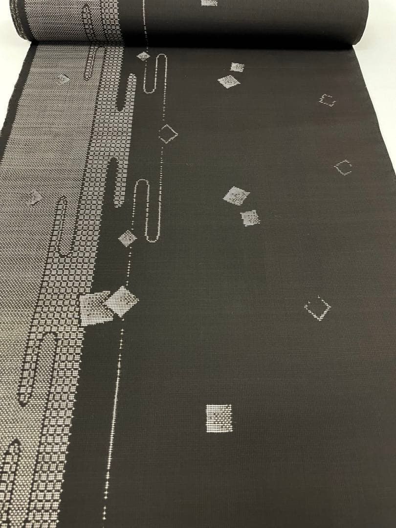 本場大島紬 通産大臣指定伝統的工芸品 古代染色 純泥染 正絹 反物 本場奄美大島紬 古代染色 純泥染 通産大臣指定伝統的工芸品 夢おり