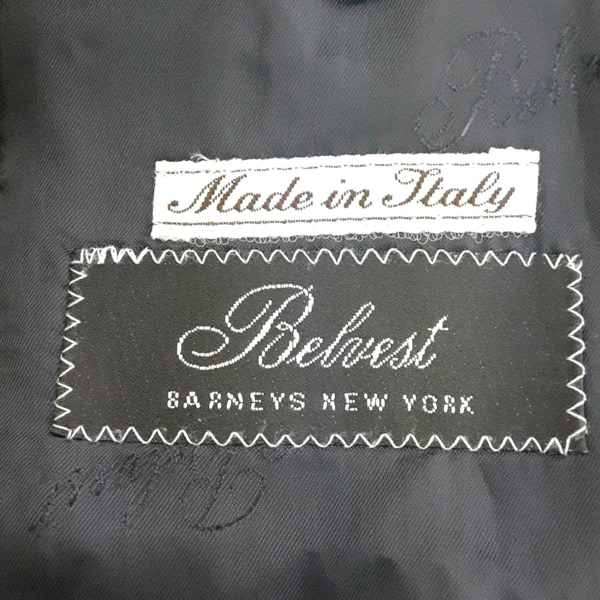 シングルスーツ