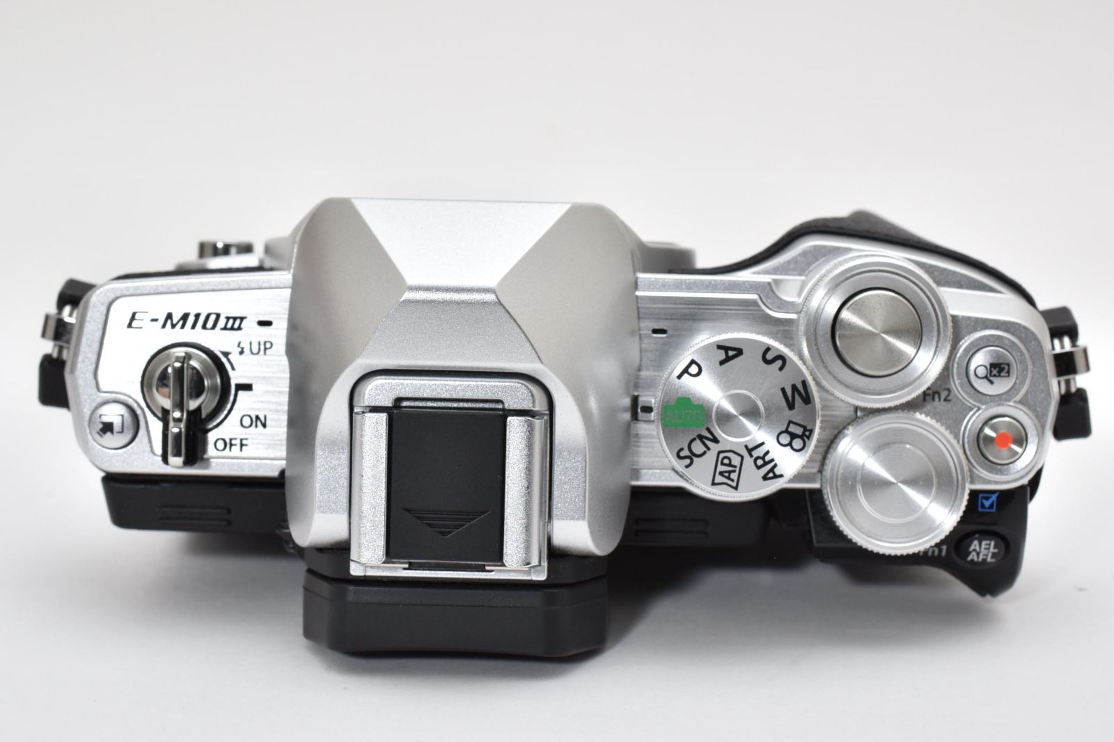 【美品・シャッター数888回】オリンパス OM-D E-M10 markⅡ 訳アリ】オリンパス OM-D E-M10 ボディ シルバー ジャンク Amazon.co