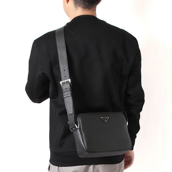 25AWモデル プラダ PRADA メンズ レザー ショルダーバッグ【NERO