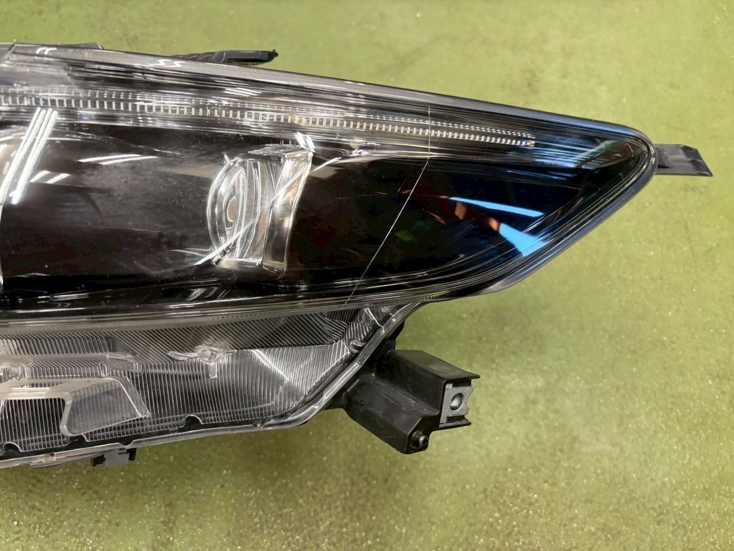 2511-75-4 トヨタ ハリアー 純正 前期 ZSU60W ZSU65W AVU65W LED KOITO 