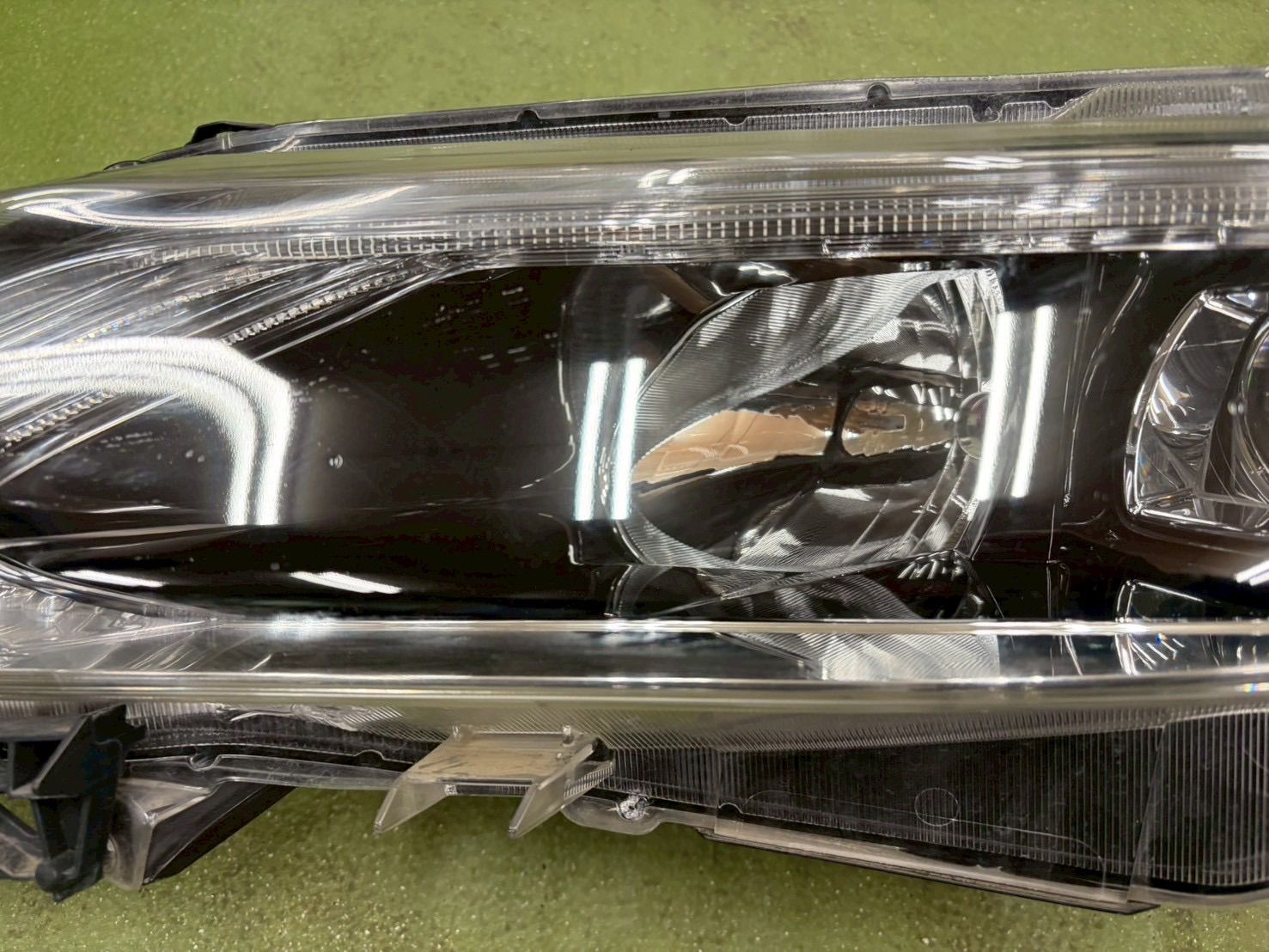 2511-75-4 トヨタ ハリアー 純正 前期 ZSU60W ZSU65W AVU65W LED KOITO 