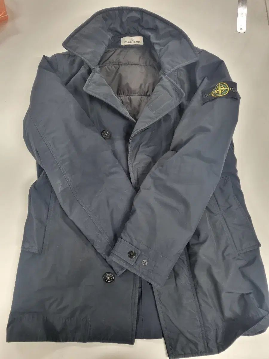 ストーンアイランド マイクロラブス プリマロフト ダウンコート