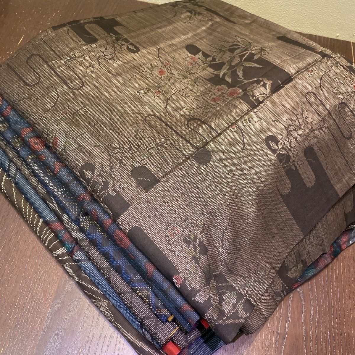 [まとめ売り] 紬15枚セット　正絹　紬　絣　リメイク　ハンドメイド　古布 まとめ売り】正絹大島紬7枚 リメイク素材 ハンドメイド向け - メルカリ