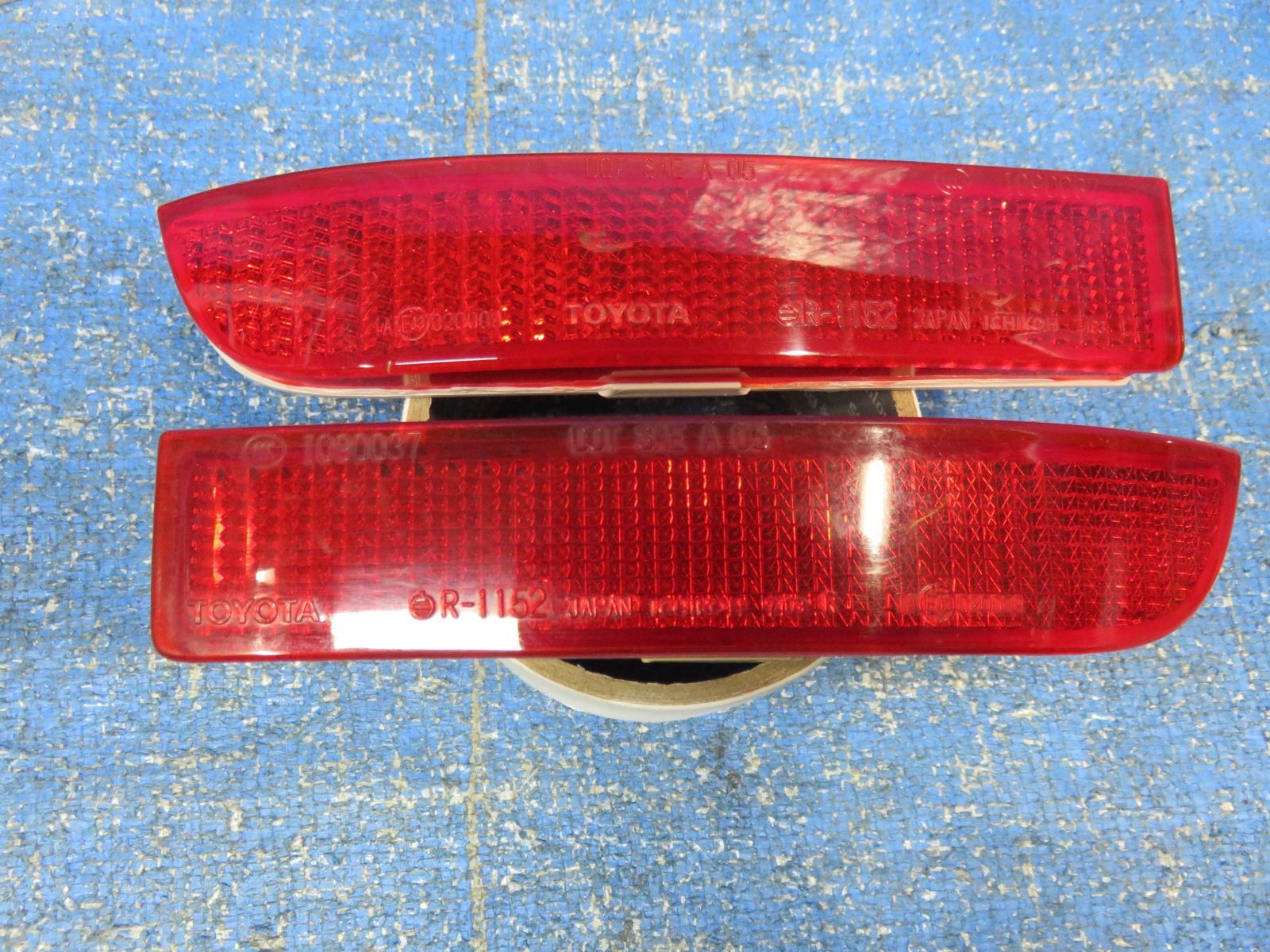 LA8123* アルファード GGH25W/前期 リアバンパー リフレクター 左右