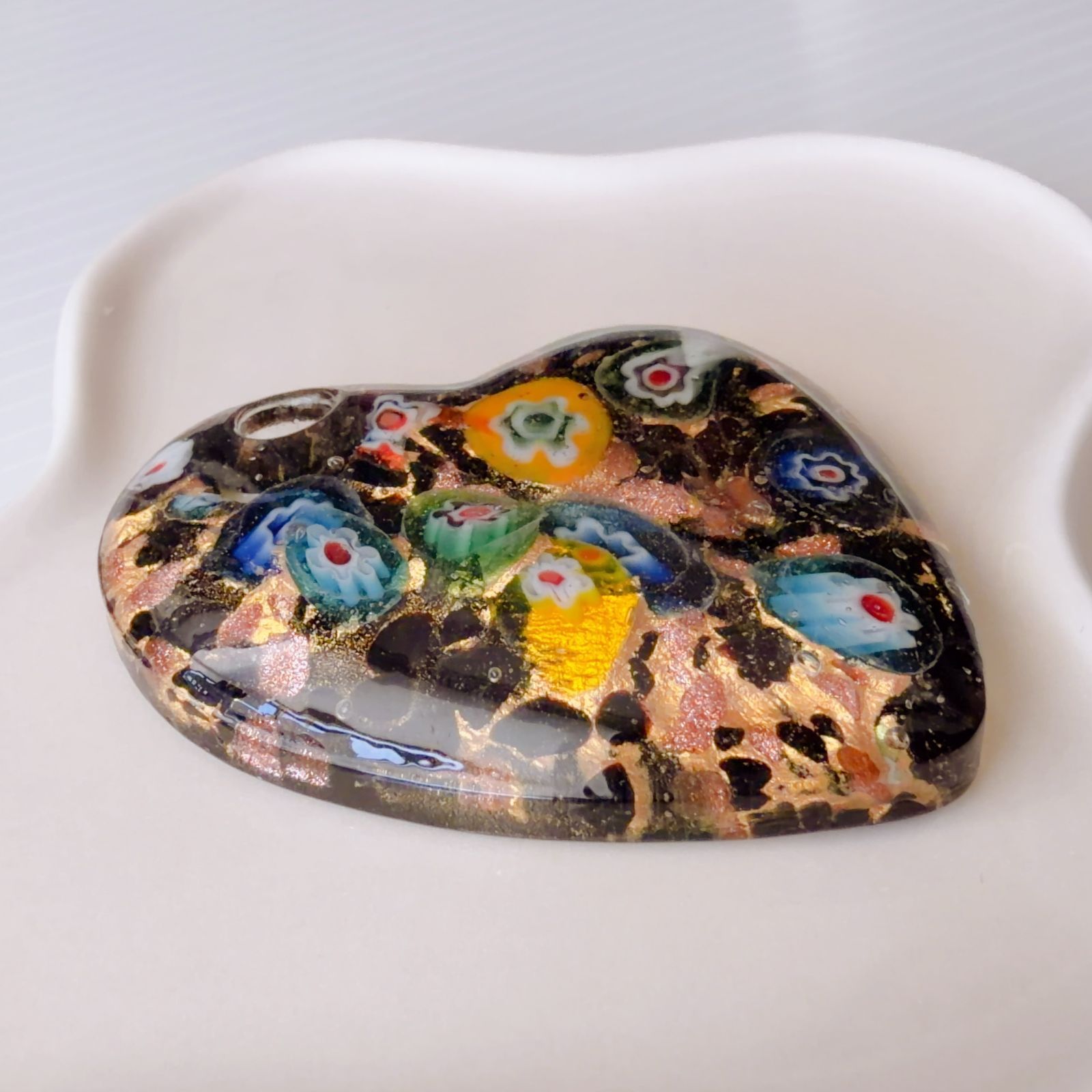 Y 310 ユタが送念 問題解決 夫婦 家庭円満 愛を整え 幸せな循環を招く くくる珠 黒のハート 子守り 守護守り 煌めき ガラスチャーム 家族愛 家庭愛 子育て 子宝 結婚 夫婦円満 仲良し 仲直り 縁結び 海 玉城 ユタ 占い お守り ハート 神人