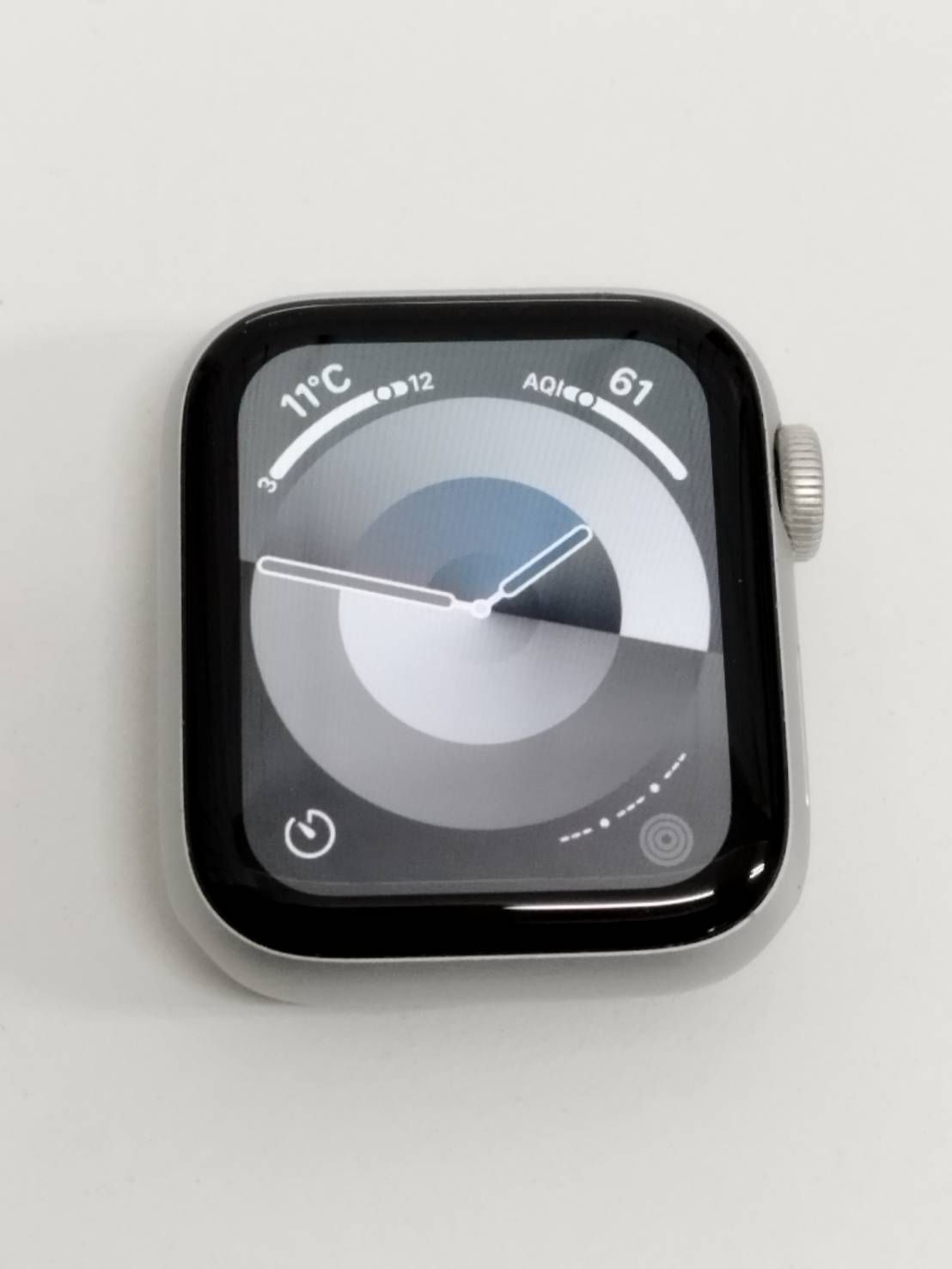 Apple Watch SE 第1世代 GPS 40 mm A 2351 シルバー MYDM 2 J 4