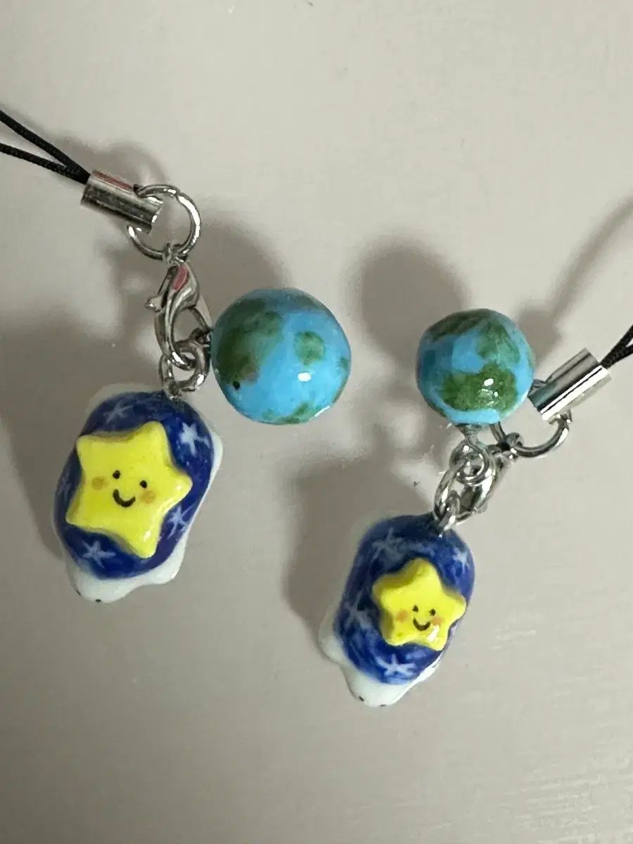 カメキーホルダー 星を抱いたカメ with 地球