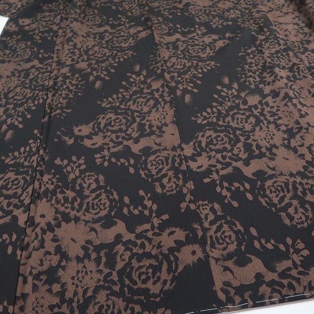 深く静かに鼓動を響かせる