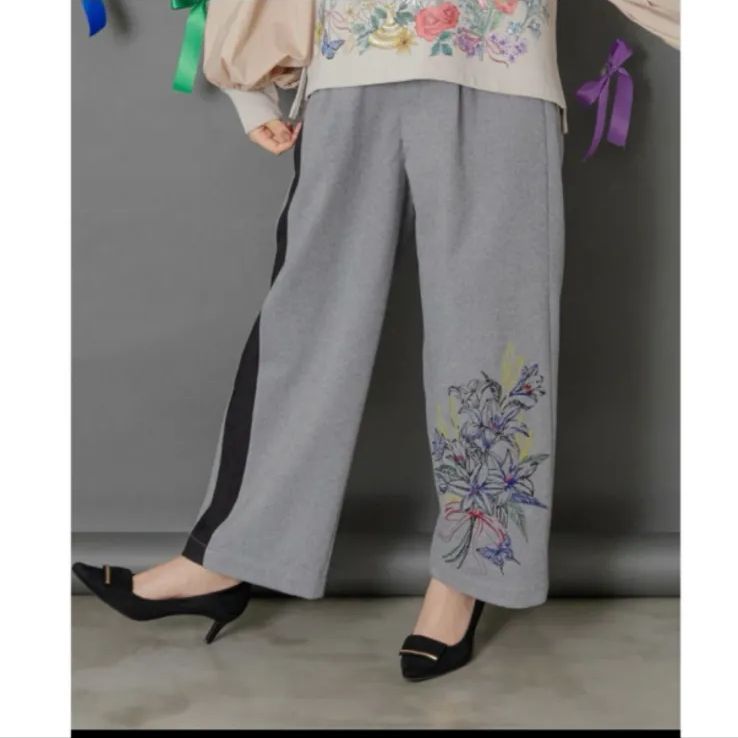 iS ScoLar 異素材切替 花束刺繍パンツ